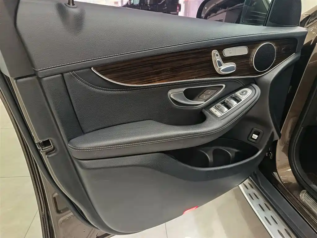 Mercedes-Benz GLC 2017 — фото 13
