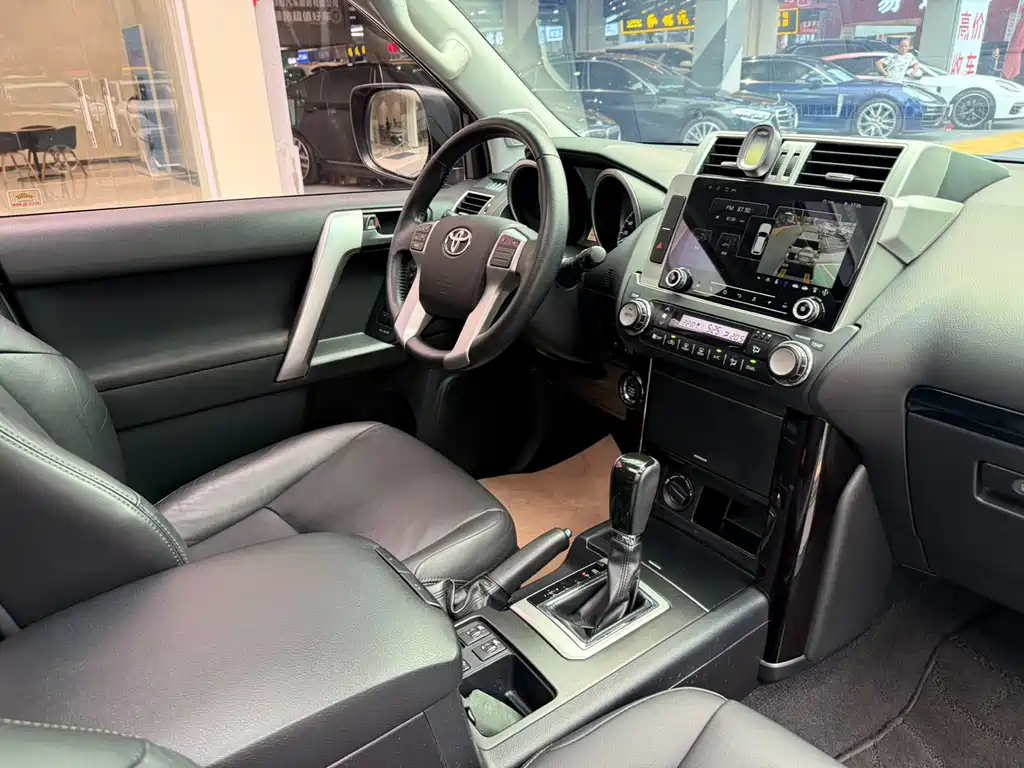Toyota Prado 2017 — фото 12