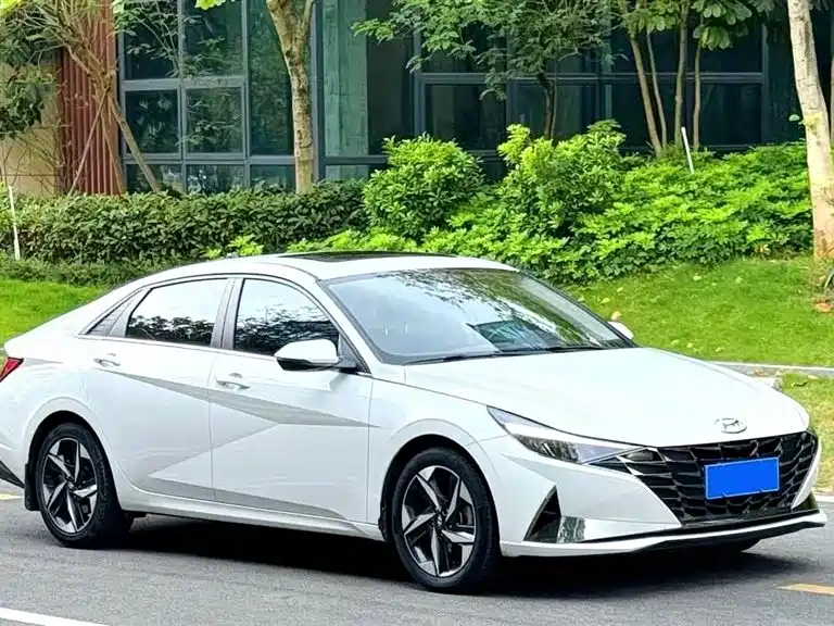 Hyundai Elantra 2021 — фото 3