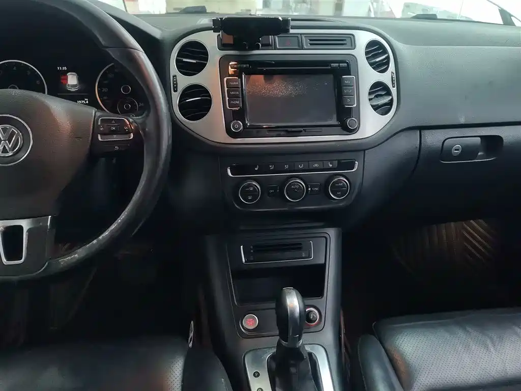 Volkswagen Tiguan 2015 — фото 13