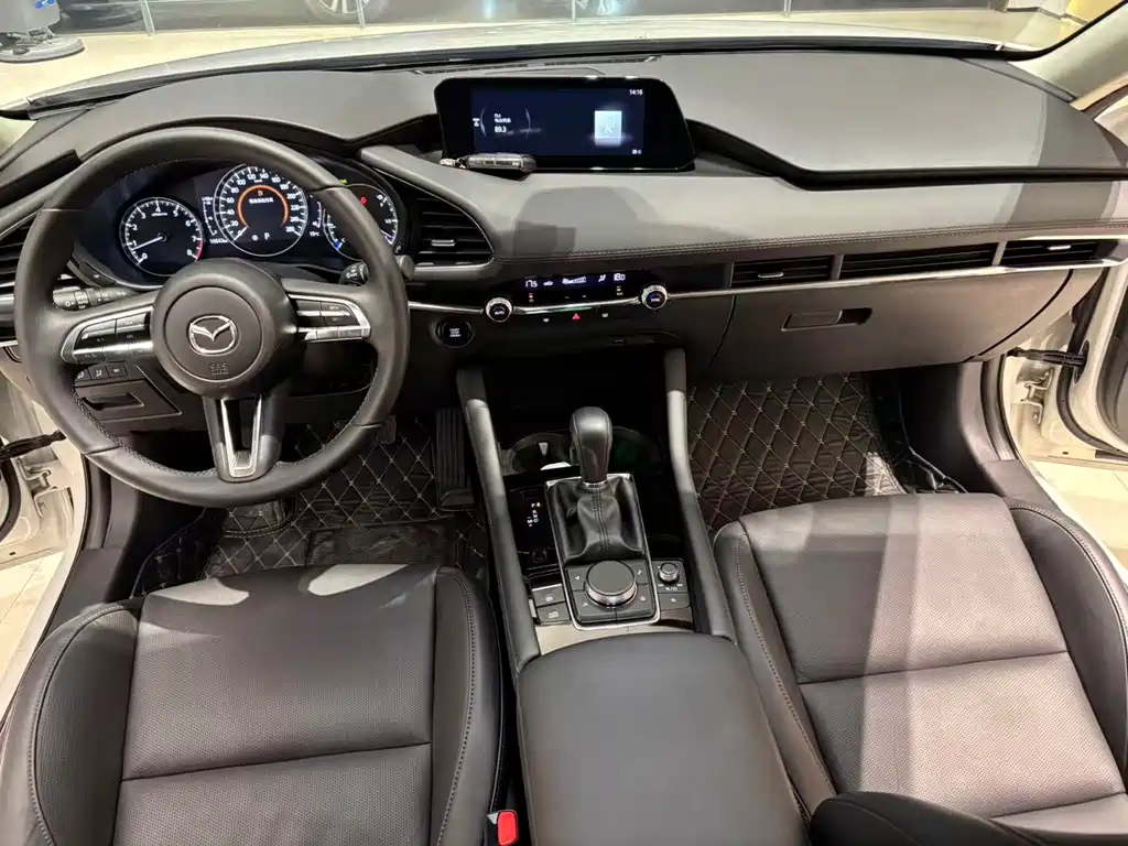 Mazda 3 Axela 2025 — фото 12