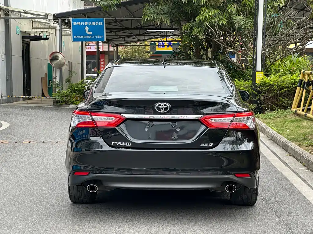 Toyota Camry 2022 — фото 19