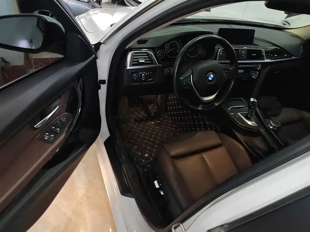 BMW 3 Series 2019 — фото 16
