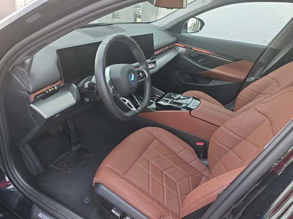 BMW i5 2025 — фото 4