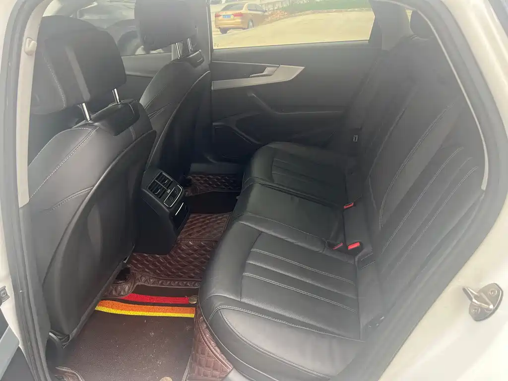 Audi A4L 2020