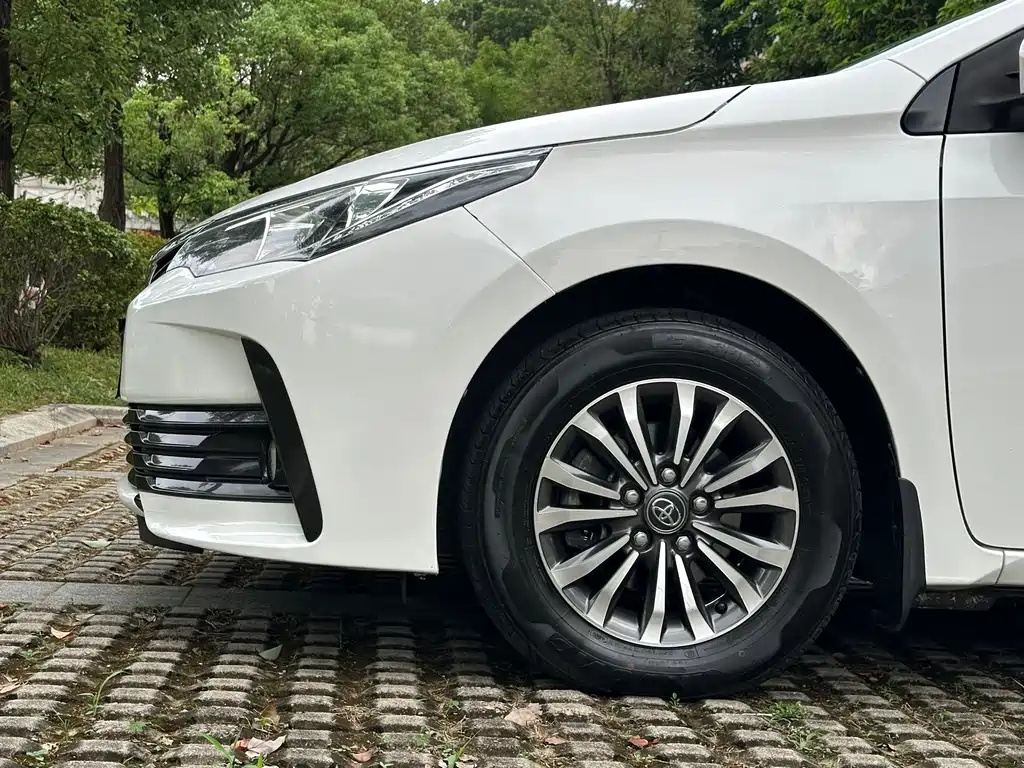 Toyota Corolla 2018 — фото 11