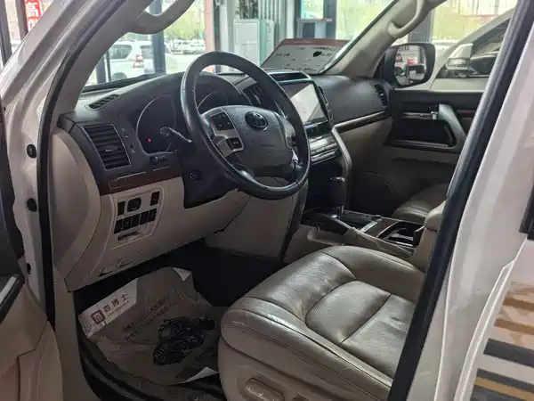 Toyota Land Cruiser 2012