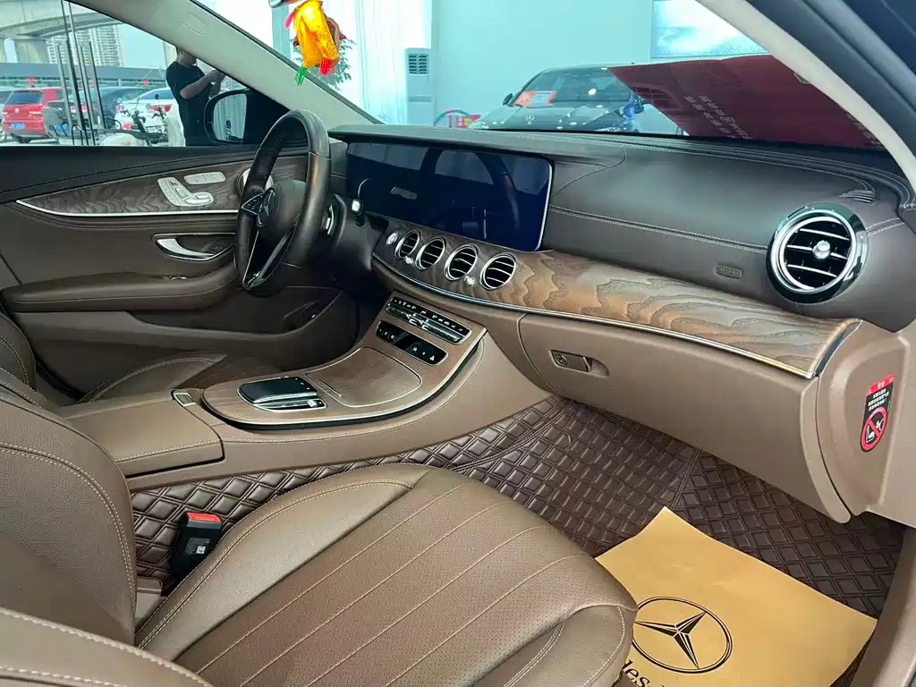Mercedes-Benz E-Class 2023 — фото 9