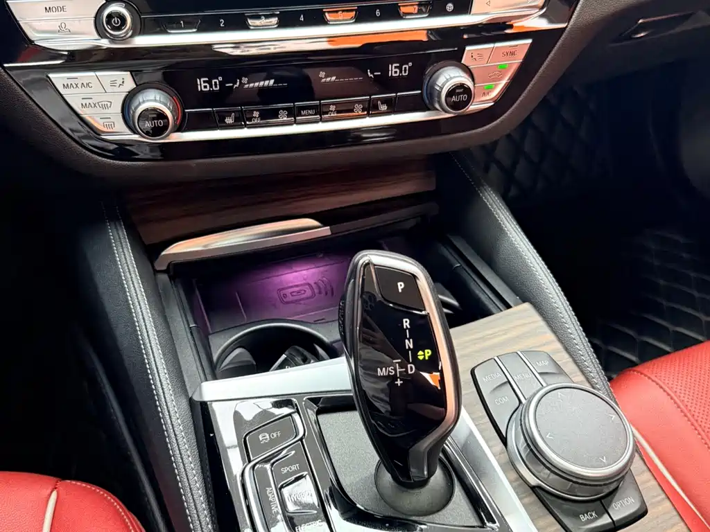 BMW 5 Series New Energy 2023 — фото 15