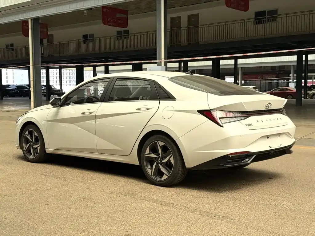 Hyundai Elantra 2022 — фото 7