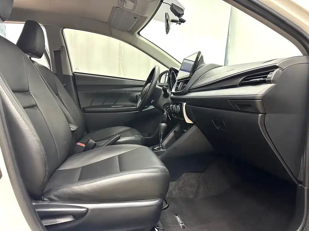 Toyota Yaris L 2022 — фото 10