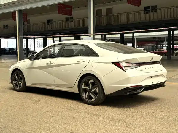 Hyundai Elantra 2022