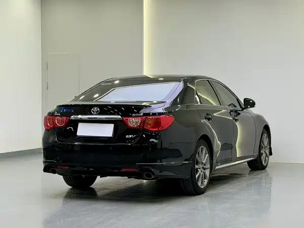 Toyota Reiz 2013