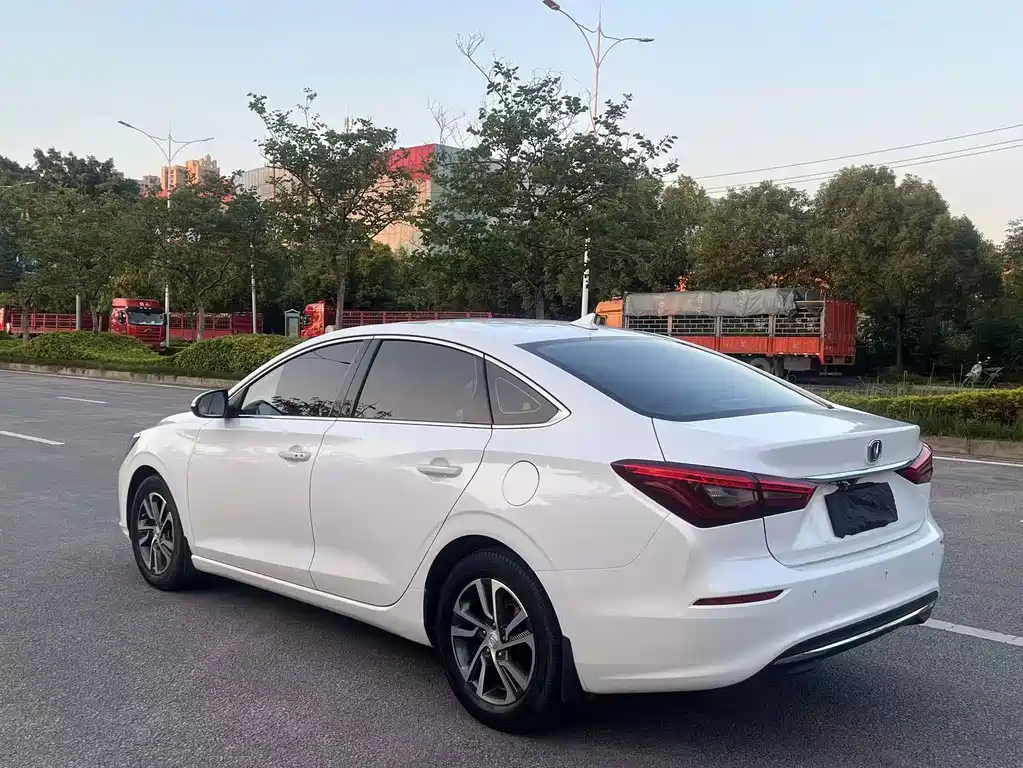 Changan Eado 2018 — фото 5