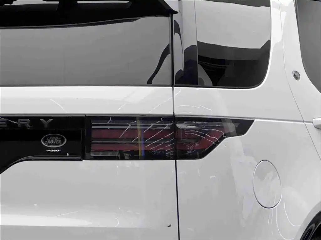 Land Rover Discovery 2023 — фото 17