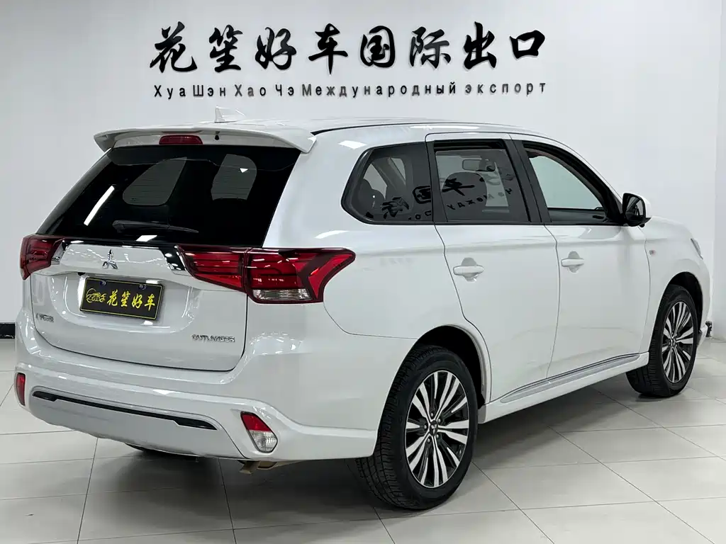Mitsubishi Outlander 2022 — фото 7
