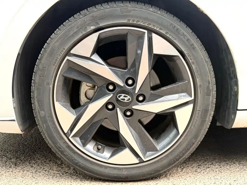 Hyundai Elantra 2022 — фото 16