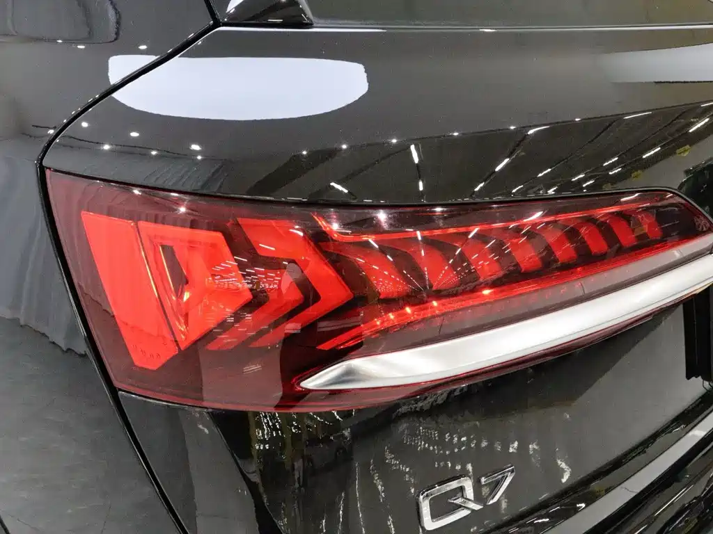 Audi Q7 2024 — фото 17