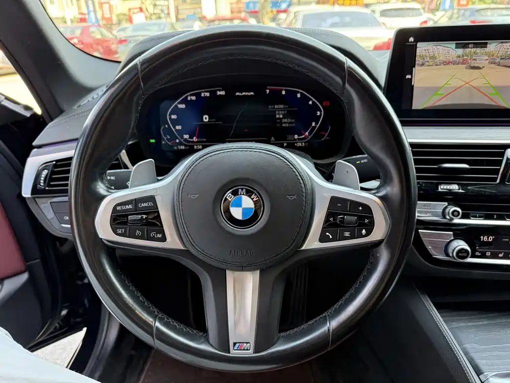 BMW 5 Series 2021 — фото 14
