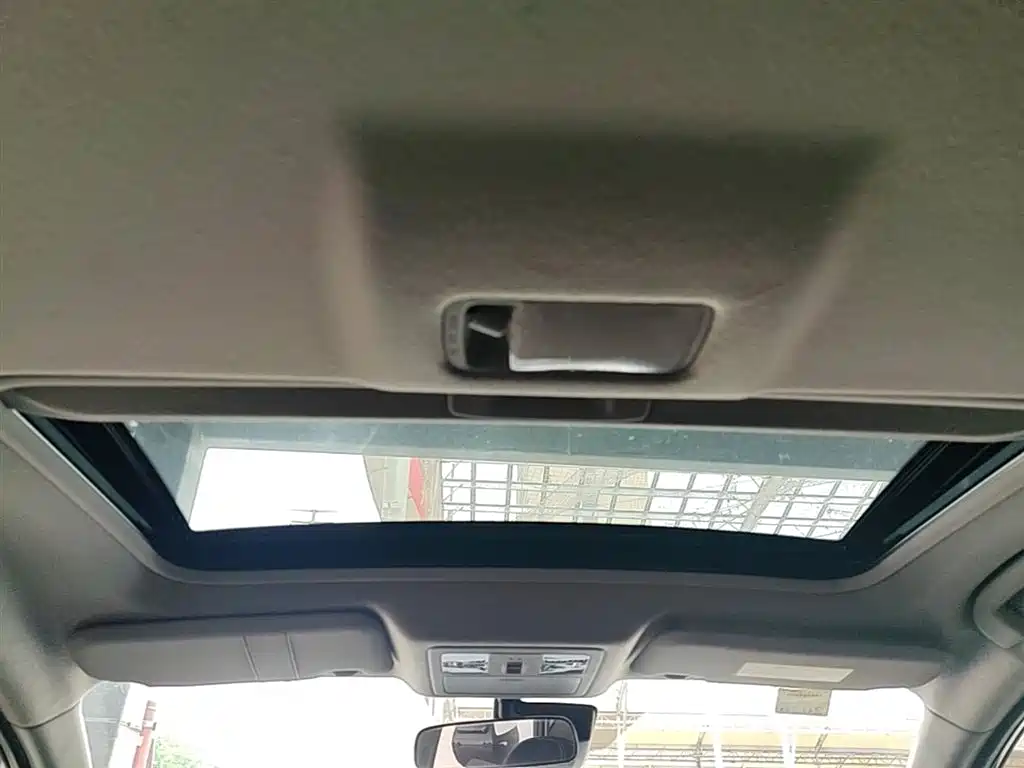 Nissan Tiida 2018 — фото 18