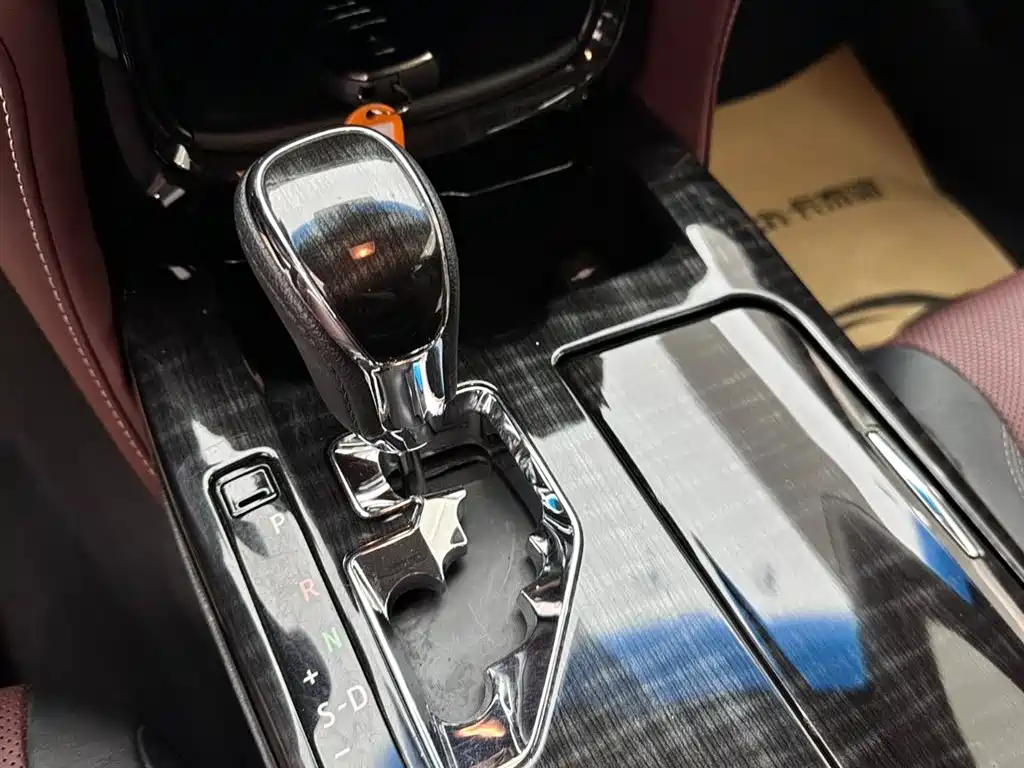 Toyota Crown 2017 — фото 16
