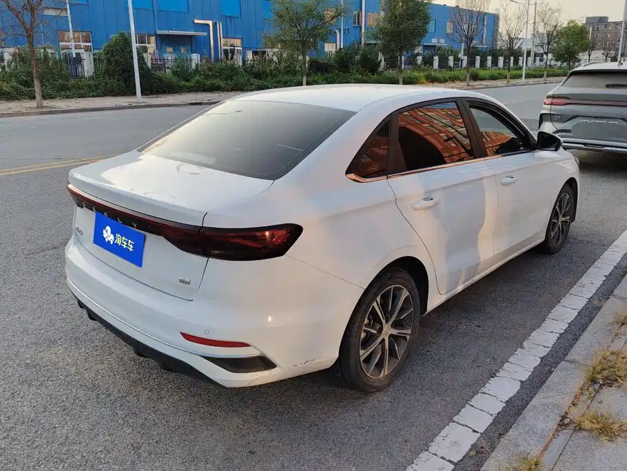 Geely Emgrand 2023 — фото 3