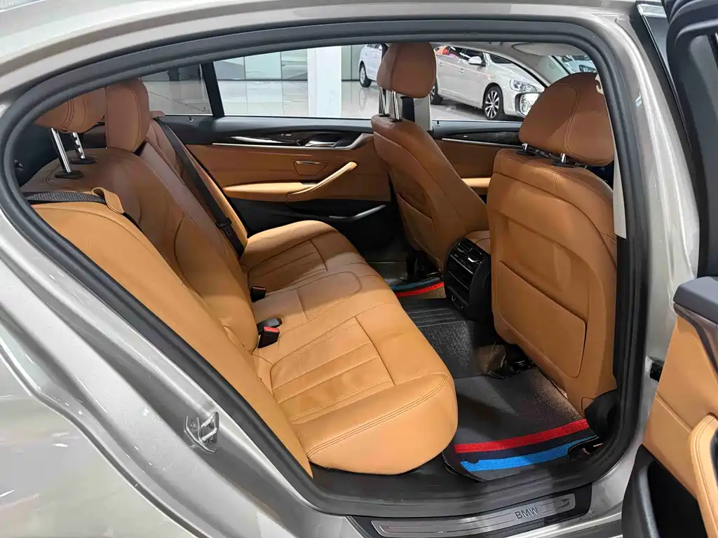 BMW 5 Series 2017 — фото 23