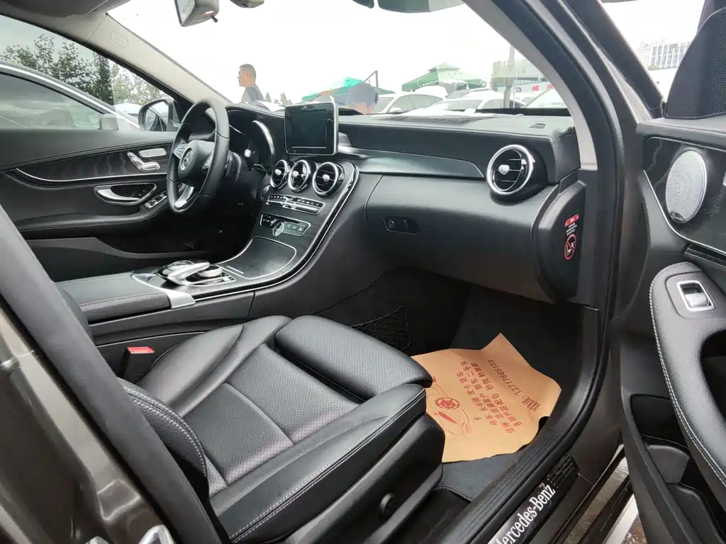 Mercedes-Benz C-Class 2018 — фото 16