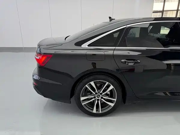 Audi A6L 2022