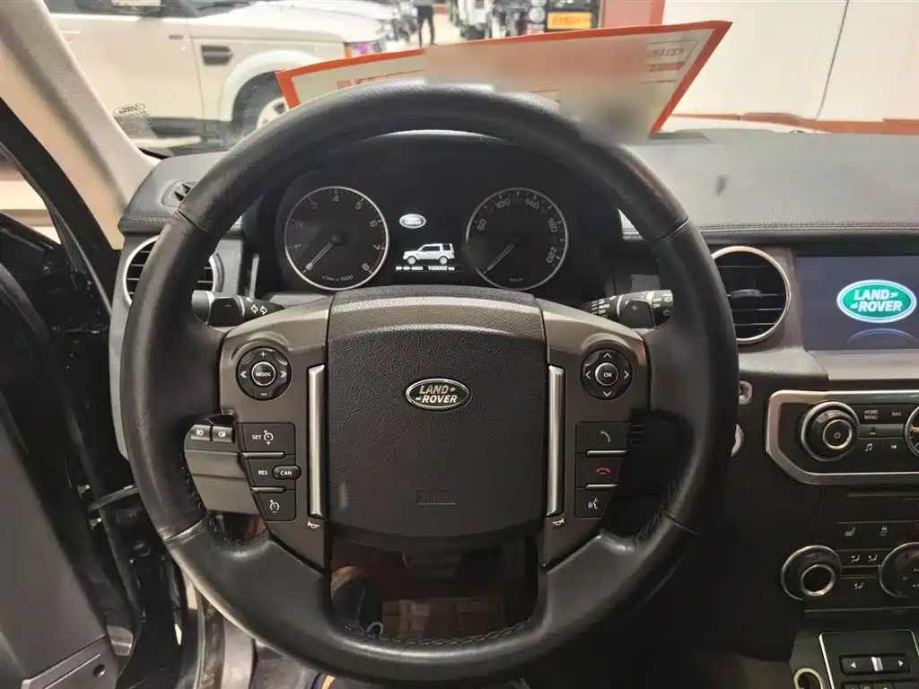 Land Rover Discovery 2015 — фото 12