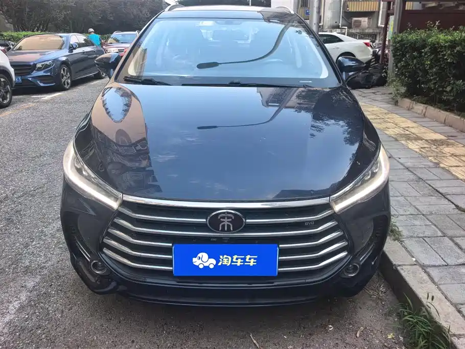BYD MAX 2018