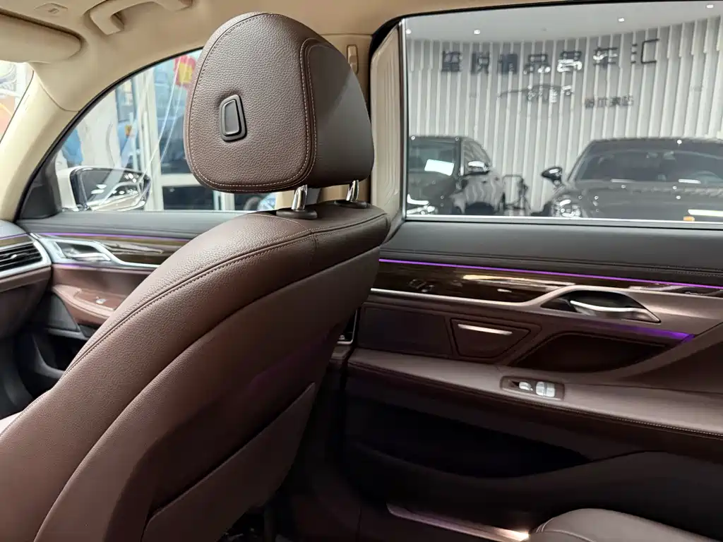 BMW 7 Series 2017 — фото 27