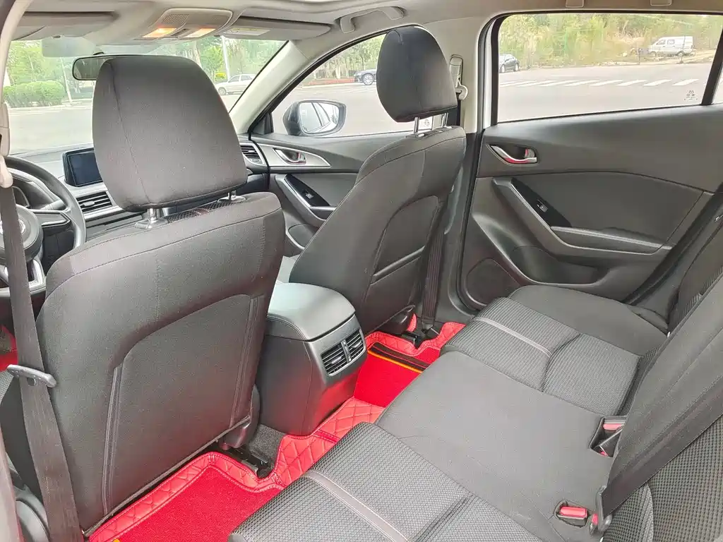 Mazda 3 Axela 2018 — фото 13