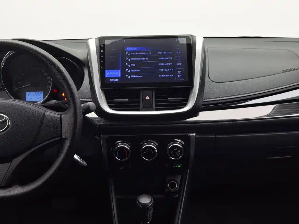 Toyota Yaris L 2019 — фото 12