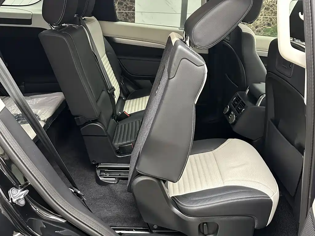 Land Rover Discovery 2022 — фото 16