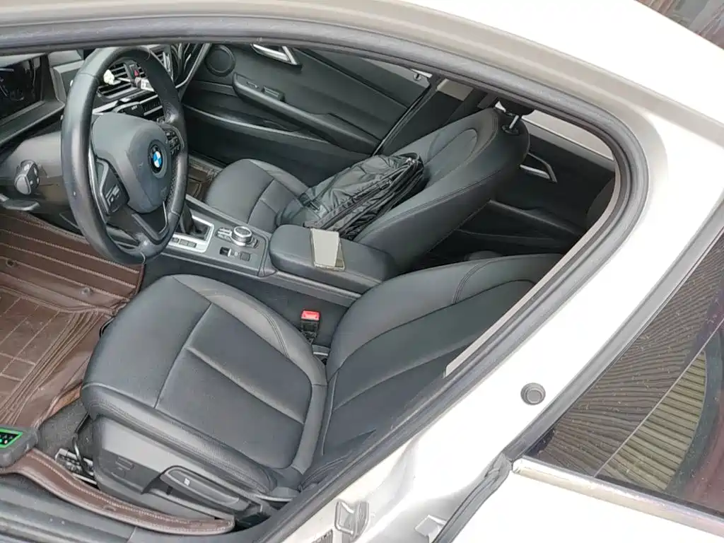 BMW 1 Series 2019 — фото 15