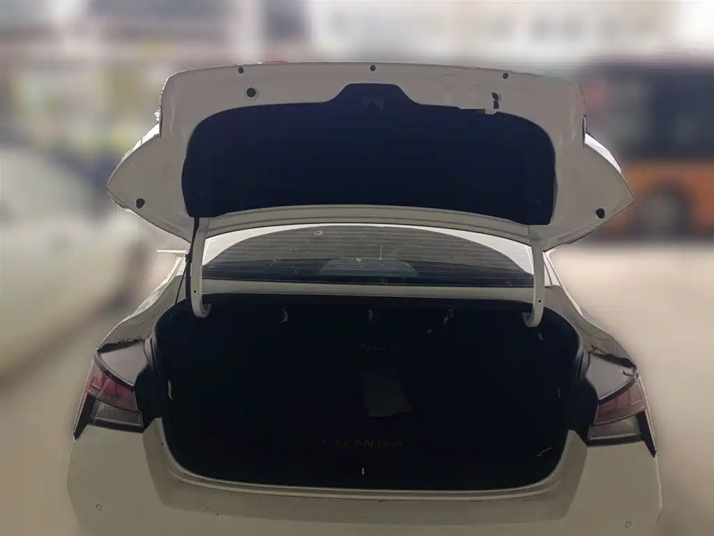 Hyundai Elantra 2021 — фото 10