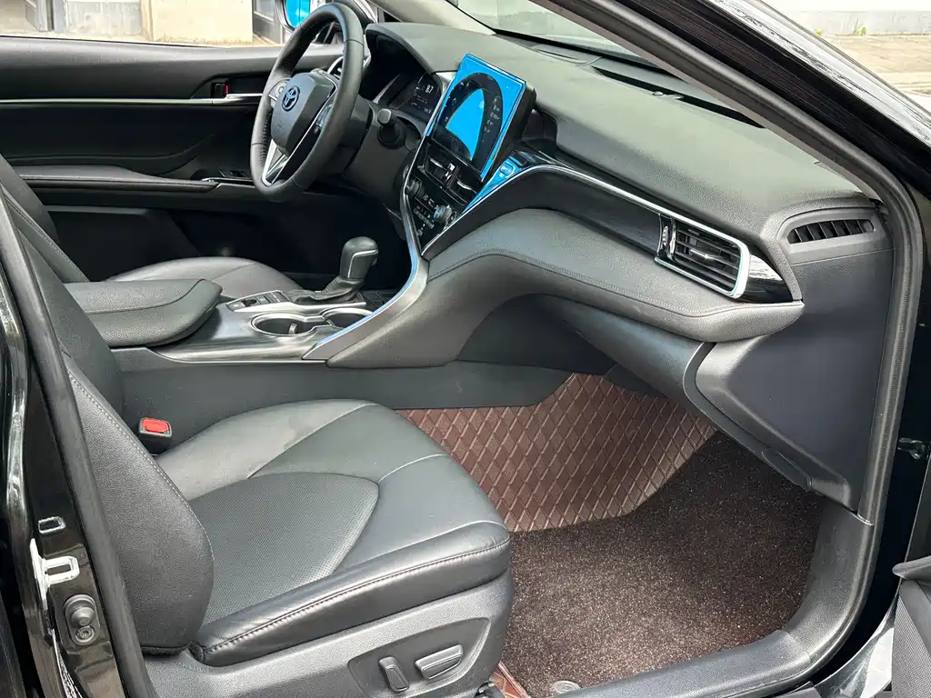 Toyota Camry 2022 — фото 14