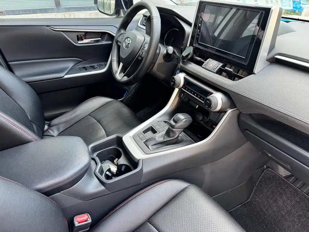 Toyota RAV4 2020 — фото 18
