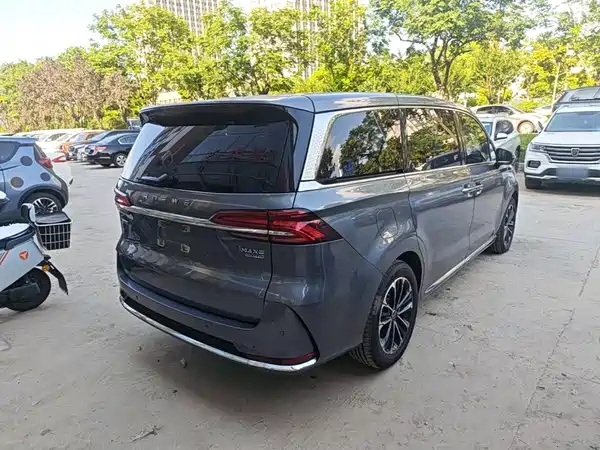 Roewe iMAX8 2024