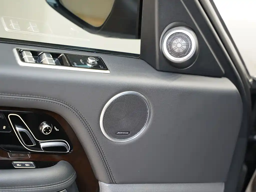 Land Rover Range Rover 2021 — фото 12