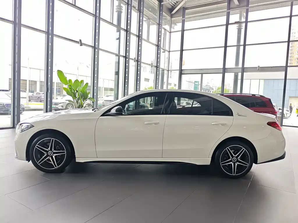 Mercedes-Benz C-Class 2023 — фото 3