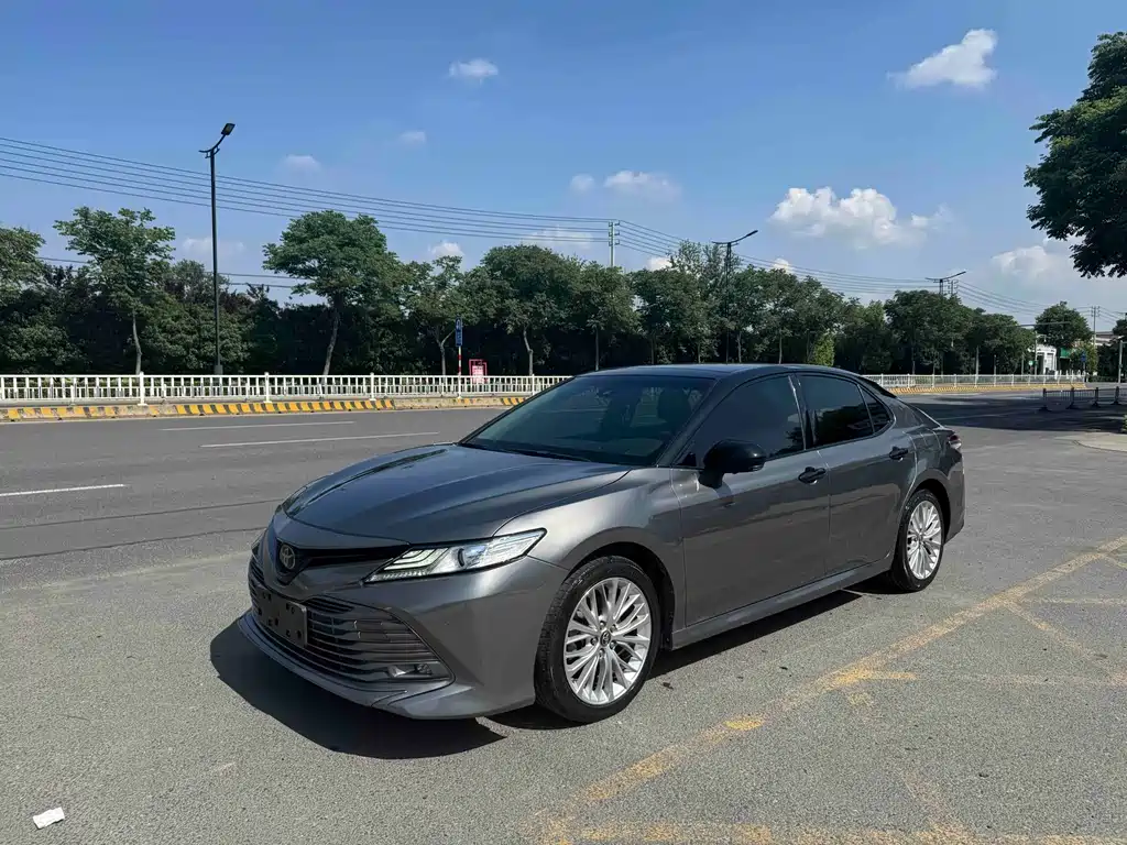 Toyota Camry 2018 — фото 1