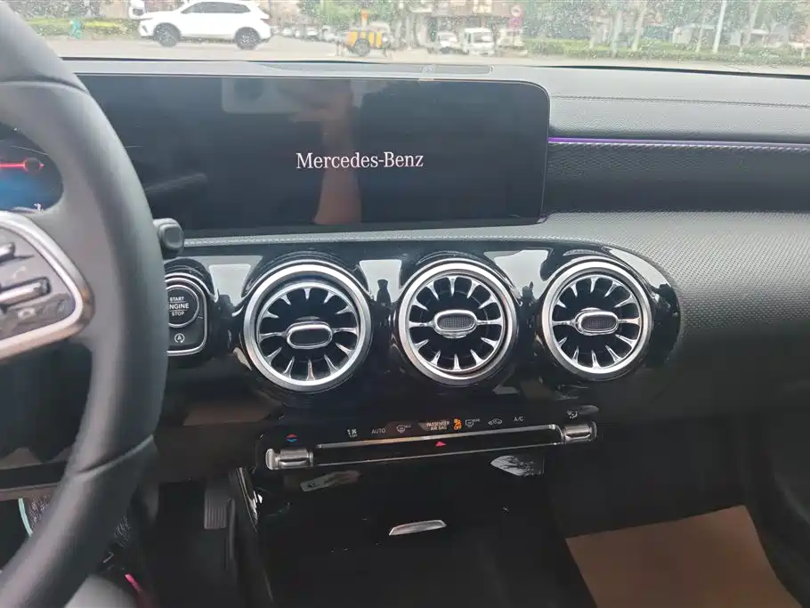 Mercedes-Benz A-Class 2022 — фото 13