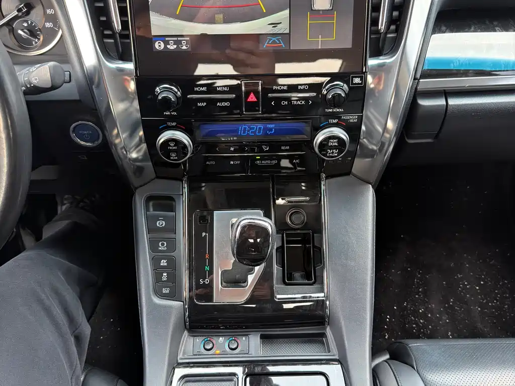 Toyota Vellfire 2023 — фото 10