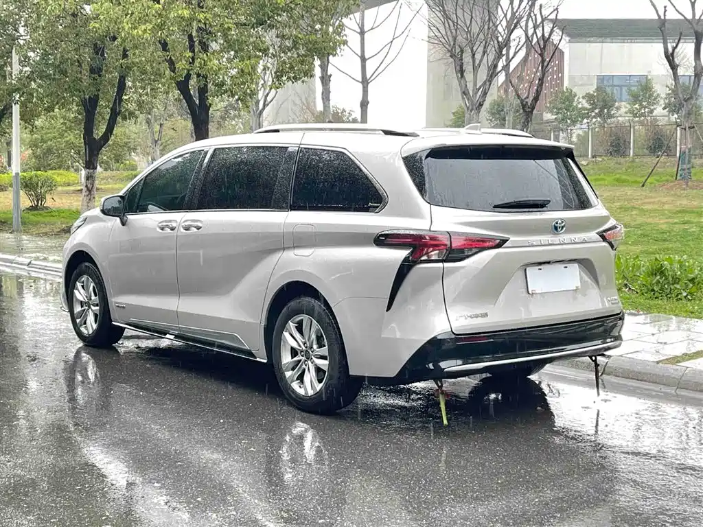 Toyota Sienna 2022 — фото 2