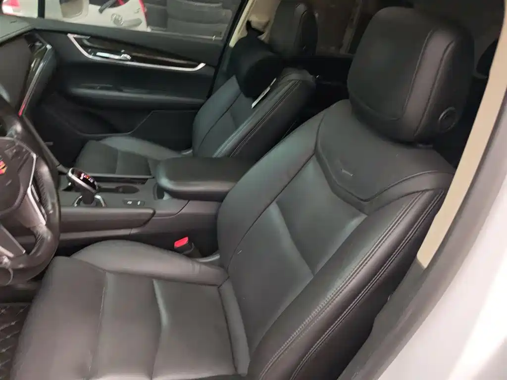Cadillac XT5 2018 — фото 15