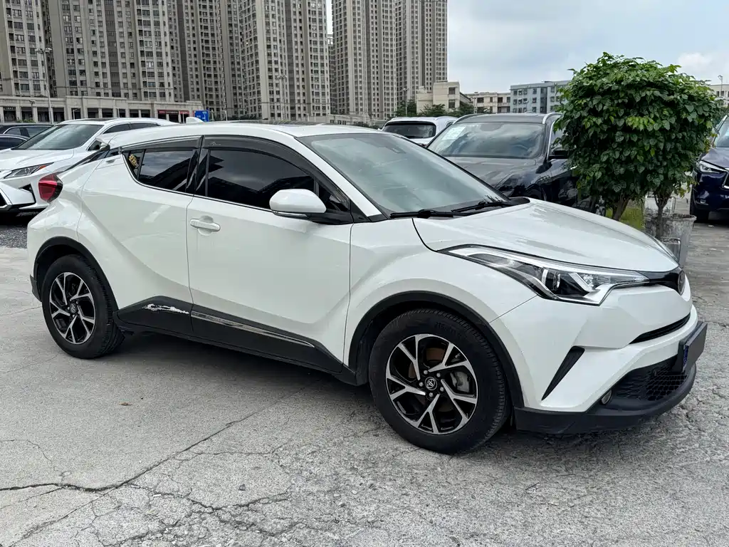 Toyota C-HR 2019 — фото 7