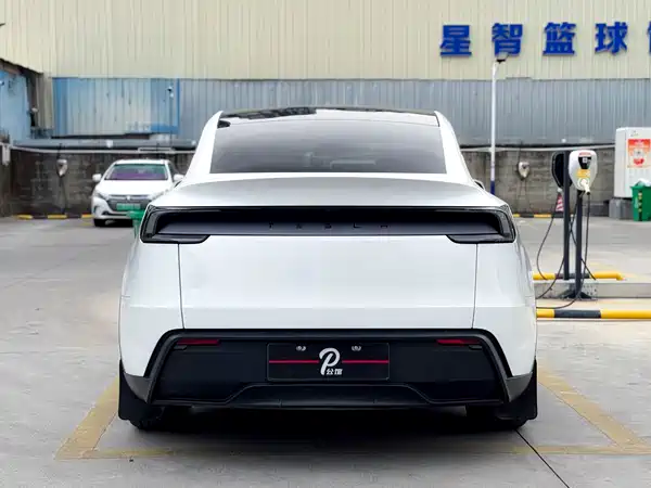 Tesla Model Y 2025