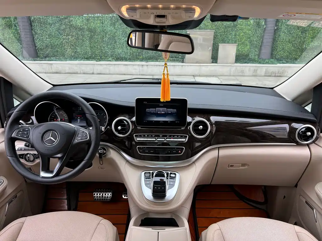 Mercedes-Benz V-Class 2017 — фото 18